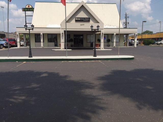 Houston Inn And Suites Exterior photo