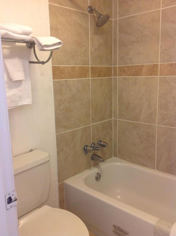 Houston Inn And Suites Room photo